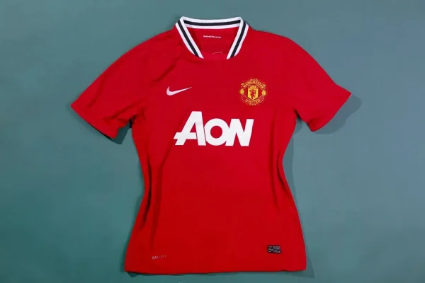 2011/12 Manchester United Retro Jersey Home - Image 5